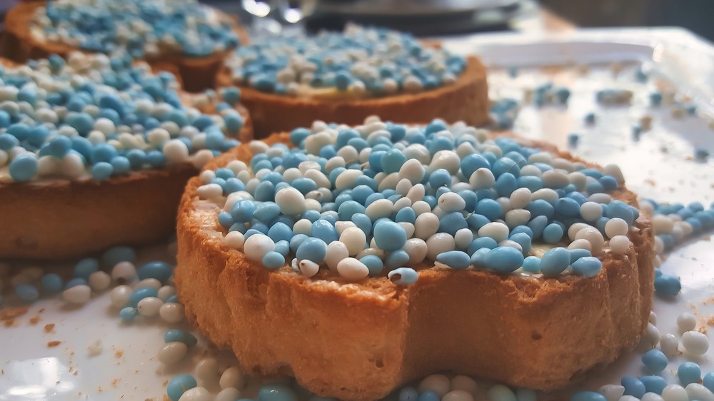 Beschuit met blauwe muisjes